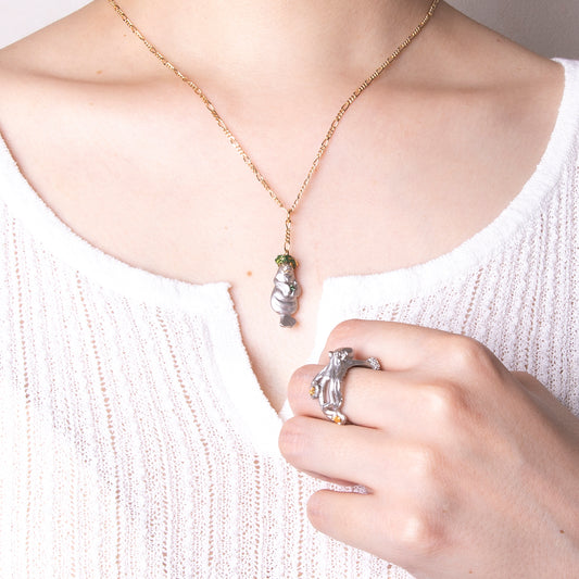 【CP送料込】「 水族館暮らし / ネックレス / Palnart Poc」野菜の冠を被ったマナティーのペンダントネックレス / グリーンのビジュー【残り僅か!】