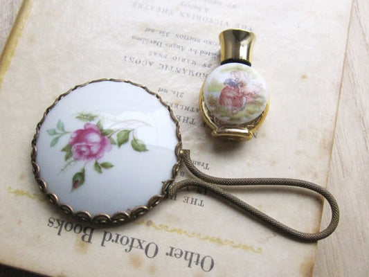 【1点もの】【宅配便送料込】アンティーク雑貨*香水瓶と手鏡セット*ピンクローズと恋人たち