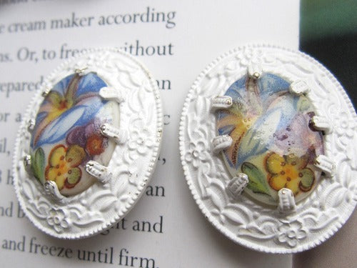 【1点もの】【CP送料込】ヴィンテージイヤリング*ホワイト*フラワー・カボション*1950's*西ドイツ製