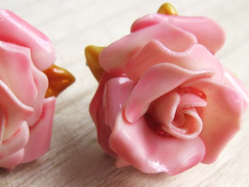 【1点もの】ヴィンテージイヤリング / 砂糖菓子のようなピンクの薔薇 / セルロイド / 1950〜60's