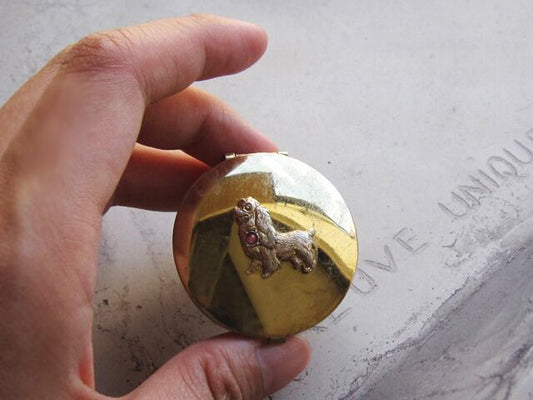 【1点もの】日本製アンティーク雑貨*犬のミニケース*コッカースパニエル犬のチャーム*ピルケースにも