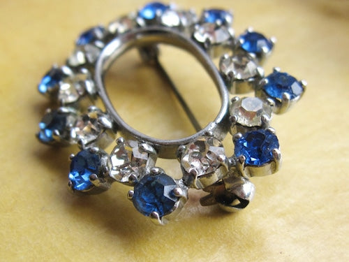 【1点もの】【CP送料込】ヴィンテージブローチ*ブルーのラインストーン*サファイア色*1960's