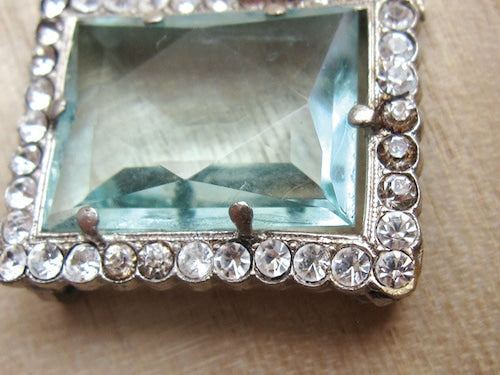 【1点もの】アンティークブローチ*大きな水色のグラスビジュー*アクアマリン色*1910〜20's